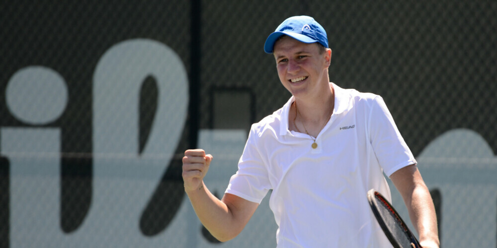 Ozoliņš sasniedz "Australian Open" junioru turnīra ceturtdaļfinālu; Bartonei dubultspēļu pusfināls