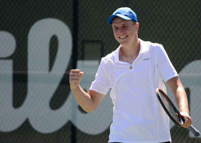 Ozoliņš sasniedz "Australian Open" junioru turnīra ceturtdaļfinālu; Bartonei dubultspēļu pusfināls