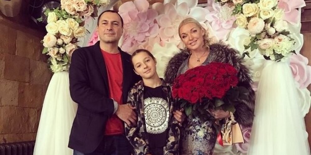 Анастасия Волочкова подает в суд на отца своей дочери из-за трех миллионов долларов