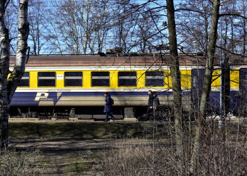 Vilciens pie Torņakalna stacijas.