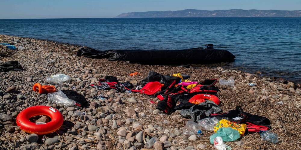 Grieķija imigrantus centīsies apturēt ar peldošu barjeru