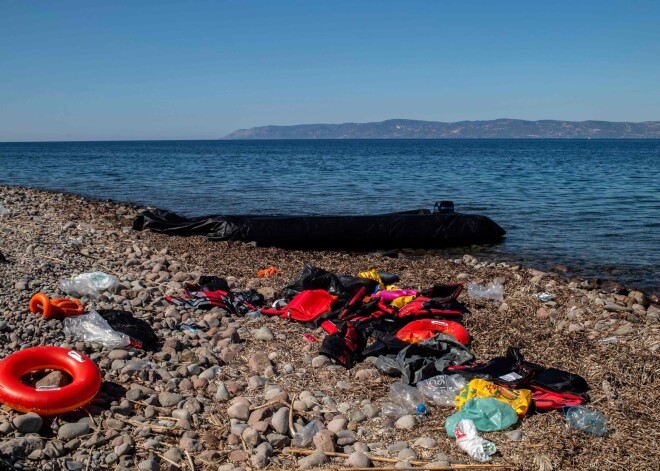 Grieķija imigrantus centīsies apturēt ar peldošu barjeru