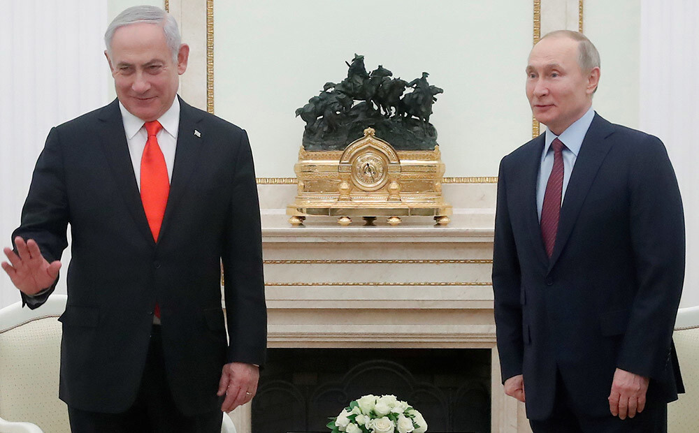 Īsi pirms Netanjahu vizītes Putins apžēlo izraēlieti un atbrīvo viņu no cietuma