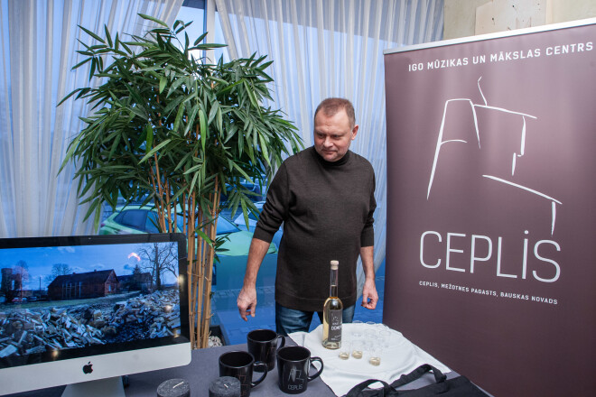 Aizvadītajā nedēļā Igo ar savu brandvīnu "Dūmenis" un mūzikas un mākslas centru "Ceplis" pārstāvēja Bauskas novadu izstādes "Balttour 2020" preses konferencē.