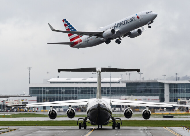 Piloti sūdz tiesā "American Airlines", pieprasot apturēt lidojumus uz Ķīnu