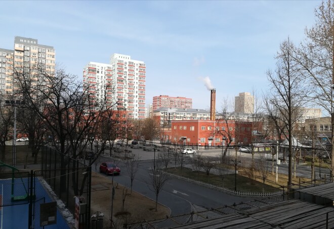 Universitātes, kurā mācās Evisa, studentu pilsētiņa šajās dienās ir pavisam tukša, studenti ir aizceļojuši.