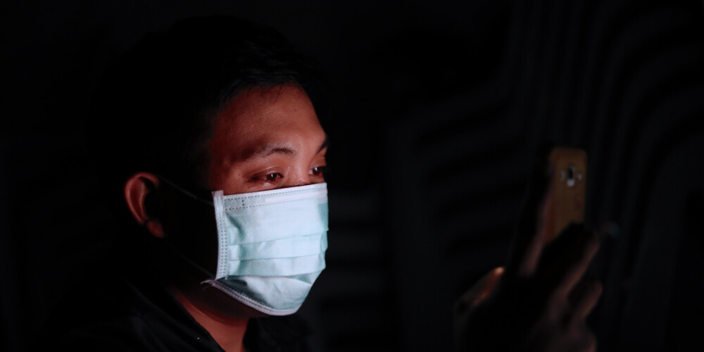 Filipīnās - pirmais ar koronavīrusu mirušais ārpus Ķīnas; kopumā jau 304 upuri