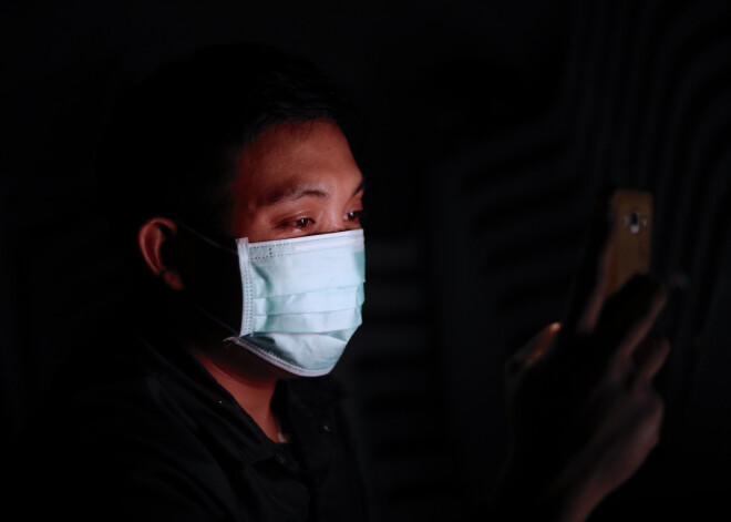 Filipīnās - pirmais ar koronavīrusu mirušais ārpus Ķīnas; kopumā jau 304 upuri