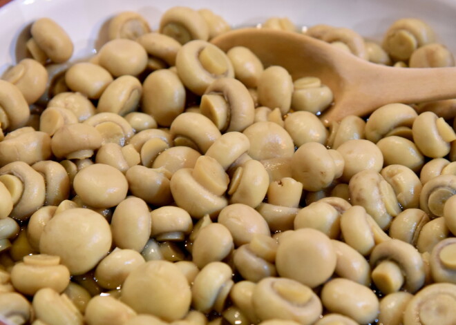 Из продовольственных товаров в Латвии за год больше всего подорожали шампиньоны