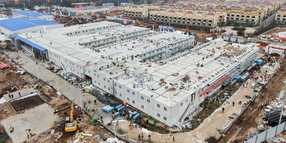 FOTO: atklāta 10 dienu laikā uzbūvētā slimnīca Uhaņā