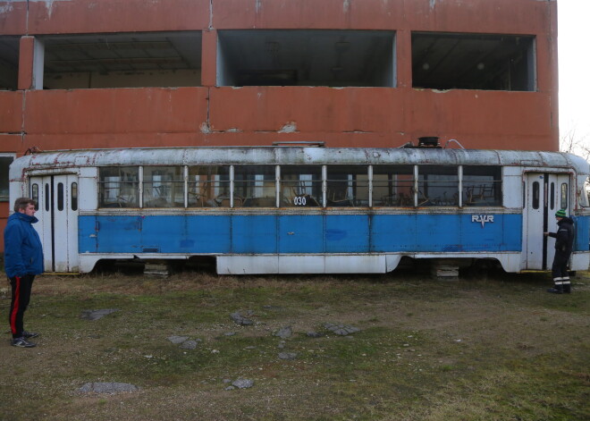  Rīgas Vagonu rūpnīcā 1978. gadā būvētais tramvajs pa Daugavpils ielām kursēja līdz 2014. gadam.