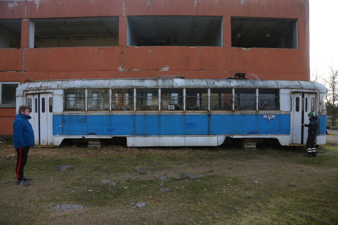 Rīgas Vagonu rūpnīcā 1978. gadā būvētais tramvajs pa Daugavpils ielām kursēja līdz 2014. gadam.