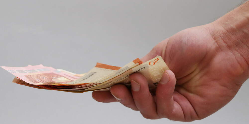 За попытку дать пограничникам взятку в размере 10 евро на гражданина Беларуси наложен штраф в размере 4300 евро