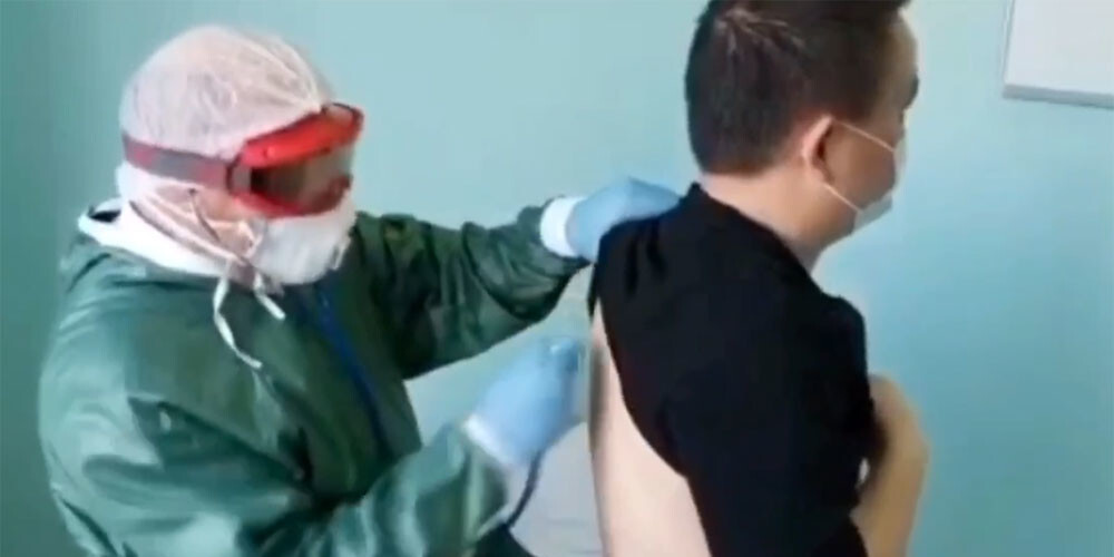 Krieviju šokē video, kurā Aizbaikāla amatpersona apskata ar koronavīrusu inficējušos ķīnieti
