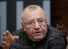 Mihaila Čehova Rīgas Krievu teātra aktieris Jakovs Rafalsons.