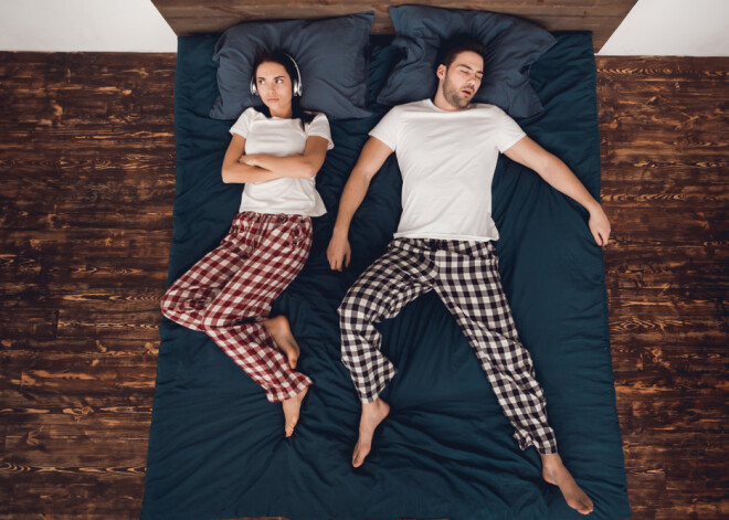 Attālina tevi no tuviniekiem un kontrolē, ko raksti feisbukā. 7 pazīmes, ka tavs partneris ir emocionāli vardarbīgs