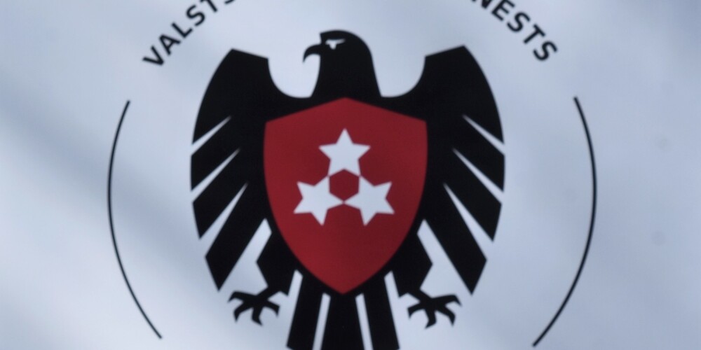 Valsts drošības dienests (VDD) ir viena no trim valsts drošības iestādēm Latvijā (pārējās ir Satversmes aizsardzības birojs un Militārās izlūkošanas un drošības dienests). VDD ir pretizlūkošanas un iekšējās drošības dienests, kas iegūst informāciju no dažādiem avotiem, analizē to, informē valsts augstākās amatpersonas par identificētajiem riskiem nacionālajai drošībai, kā arī veic darbības to neitralizēšanai. VDD kompetencē ir pretizlūkošanas un valsts noslēpuma aizsardzības pasākumu īstenošana, valsts konstitucionālās iekārtas un ekonomiskās drošības interešu aizsardzība, pretterorisma pasākumu īstenošana un koordinēšana, kā arī valsts augstāko amatpersonu aizsardzība. VDD ir arī vienīgā no trim valsts drošības iestādēm, kam ir tiesības veikt pirmstiesas izmeklēšanu (uzsākt kriminālprocesu un rosināt kriminālvajāšanas uzsākšanu, kā arī aizturēt personas). VDD darbības pārraudzību veic iekšlietu ministrs, operatīvās darbības pasākumu un pirmstiesas izmeklēšanas procesu likumību uzrauga Ģenerālprokuratūra, bet parlamentāro kontroli pār VDD darbību nodrošina Saeimas Nacionālās drošības komisija.