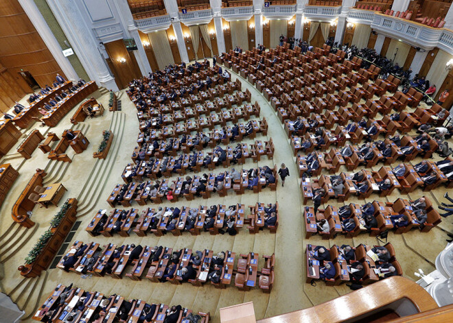 Rumānijas liberālā valdība neiztur uzticības balsojumu