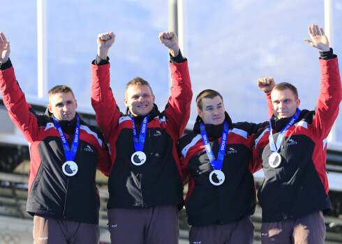 Latvijas bobsleja pilots Oskars Melbārdis ar stūmējiem Daumantu Dreiškenu, Arvi Vilkasti un Jāni Strengu.