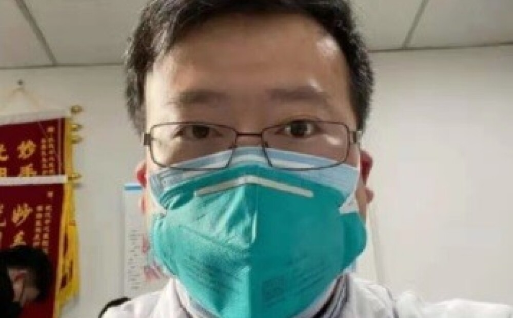 Daktera Lī nāve Ķīnā uzjundī nebijušu dusmu vilni, cilvēki pieprasa vārda brīvību