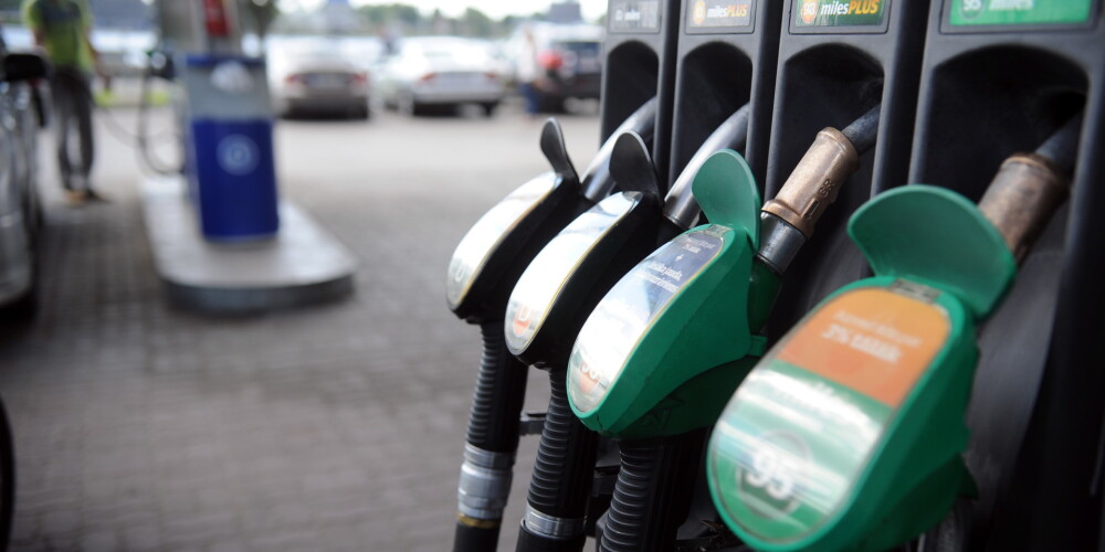 В странах Балтии упали цены на бензин и дизельное топливо