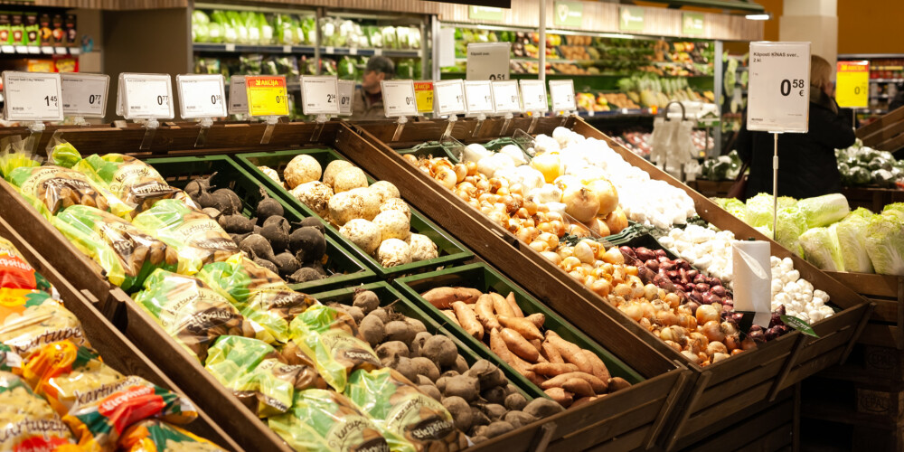 Aptauja: visvairāk zemāku cenu vēlas augļiem un dārzeņiem, piena produktiem un gaļai