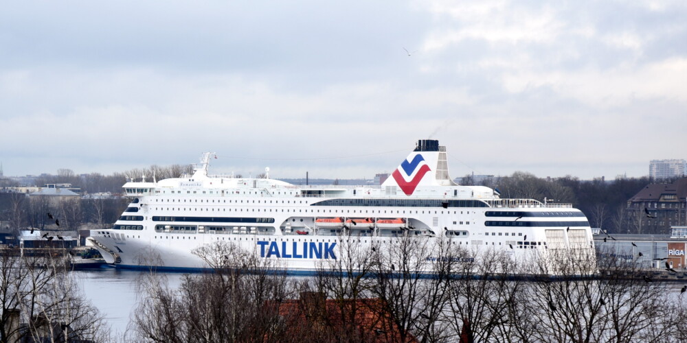 Vētras dēļ kavējas "Tallink" prāmja "Romantika" reisi