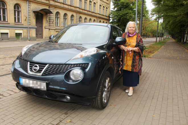 Aktrise Baiba Indriksone: "Man ir nomainījušās vairākas mašīnas, vienu auto pat nozaga."