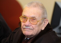 Zvērināts advokāts Aloizs Vaznis.