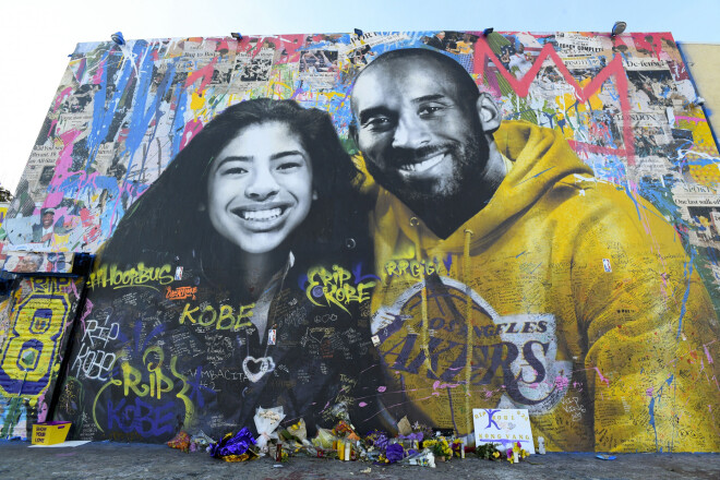 Kobe Braients un viņa 13 gadu vecā meita Džidži gāja bojā 26. janvārī helikoptera avārijā.