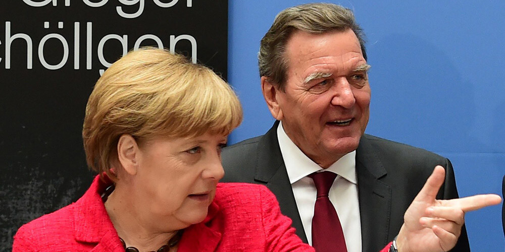 Šrēders kritizē Merkeli par palikšanu Vācijas kancleres amatā