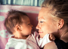 Jaunajiem vecākiem īsā laikā jāapgūst daudz jaunu prasmju, tāpēc nereti viņi atstāj savas emocionālās un fiziskās vajadzības otrajā plānā. Taču, kļūstot par vecākiem, nedrīkst zaudēt savu individualitāti.