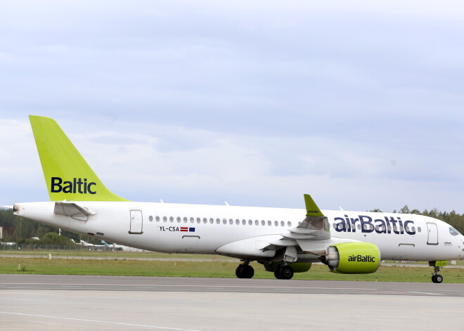 "airBaltic" lidmašīna pusceļā no Rīgas uz Spāniju maina maršrutu un nosēžas Francijā