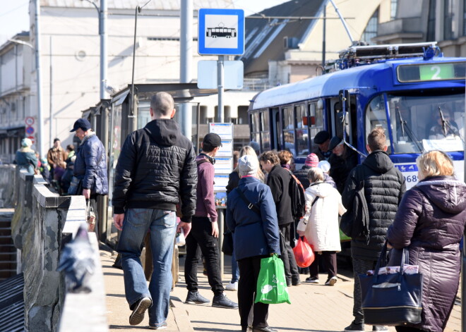 Nodokļu izmaiņu kontekstā piedāvā celt minimālo algu un palielināt pabalstu par bērniem