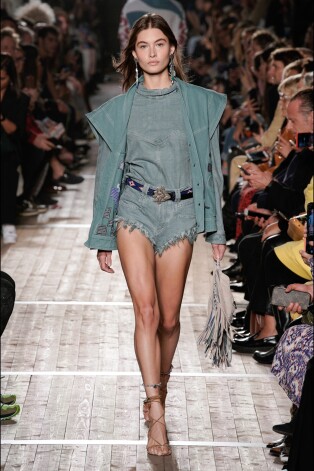 "Isabel Marant" pavasaris/vasara 2020 tērpu skate. Parīzes modes nedēļa