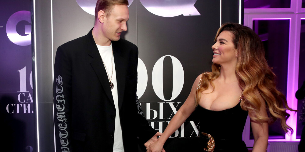 Анна Седокова вместе с Янисом Тиммой появилась на вечеринке журнала GQ и ответила на вопрос о беременности