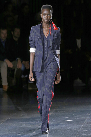 Uzvalka veste sievietēm "Rag and Bone" pavasaris/vasara 2020 tērpu kolekcijā. Ņujorkas modes nedēļa