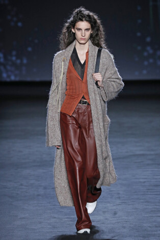 Trikotāžas veste "Rag and Bone" rudens/ziema 2020 tērpu kolekcijā. Ņujorkas modes nedēļa