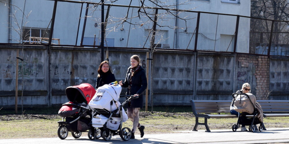 Plāno piešķirt jaundzimušā pabalstu arī mazāk nekā gadu Rīgā deklarētajiem vecākiem