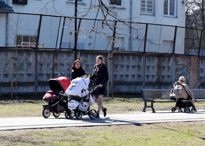 Plāno piešķirt jaundzimušā pabalstu arī mazāk nekā gadu Rīgā deklarētajiem vecākiem