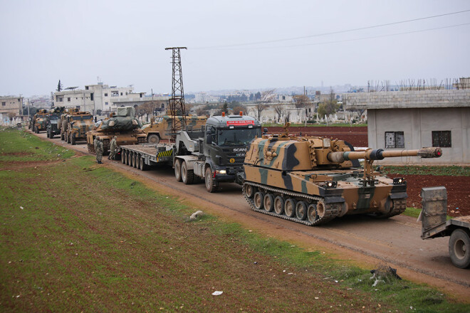 Turcijas militārais konvojs netālu no Idlibas.