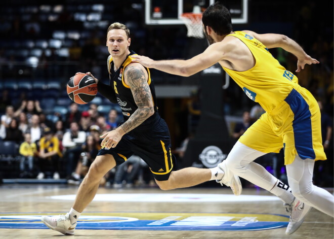 Mūsu basketbola zvaigzne Jānis Timma, kas spēlē Maskavas apgabala klubā "Himki", sezonā algā saņemot, kā lēš, ap 1,6 miljoniem ASV dolāru.