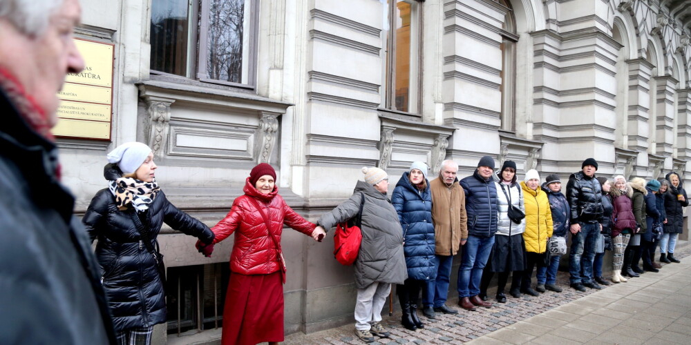 У здания Генпрокуратуры 30 человек протестовали против выдачи гражданки Латвии ЮАР