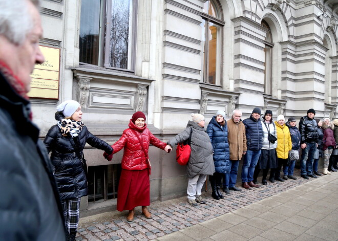 У здания Генпрокуратуры 30 человек протестовали против выдачи гражданки Латвии ЮАР