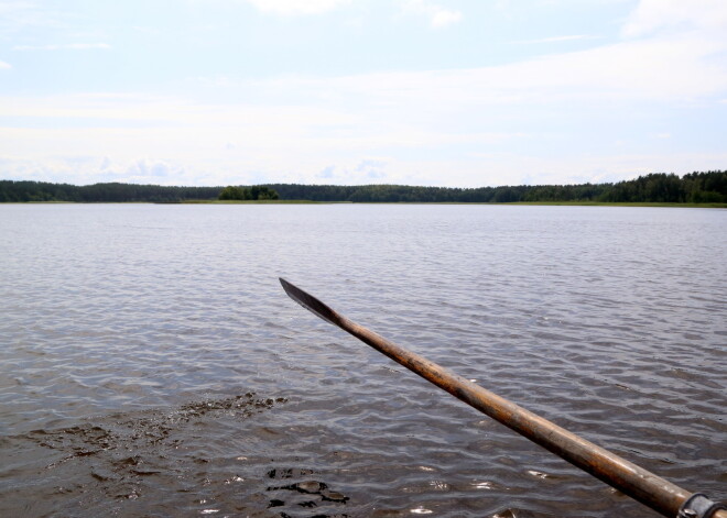 В Резекненском крае один человек утонул, второй выбрался на берег своими силами