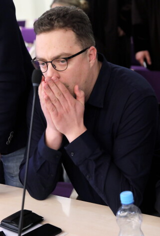 Apsūdzētais būvinženieris Ivars Sergets sprieduma Zolitūdes traģēdijas krimināllietā nolasīšanas laikā Rīgas pilsētas Pārdaugavas tiesā, kura viņu atzina par vainīgu un piesprieda viņam sešu gadu cietumsodu, uz pieciem gadiem aizliedzot ieņemt amatu.