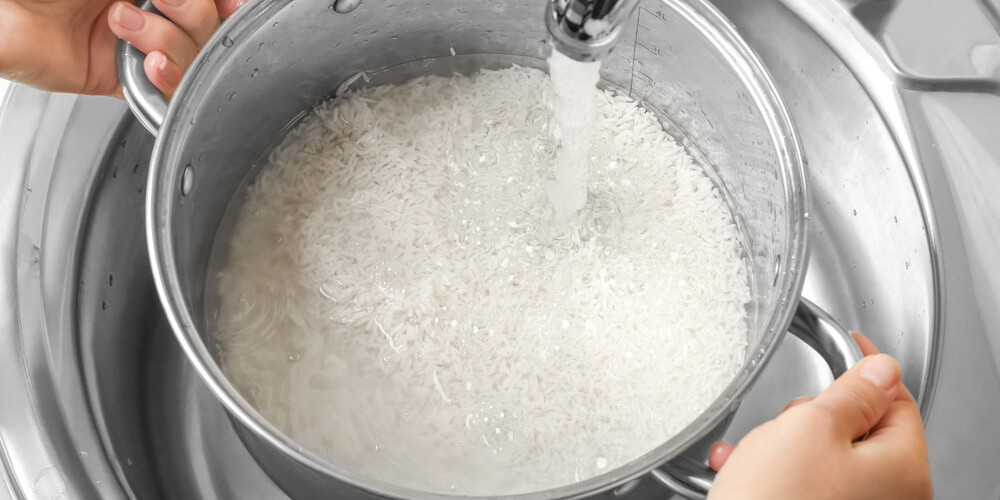 Миллионы людей варят рис неправильно: самый полезный способ приготовления