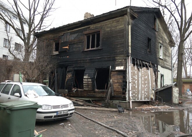 Dēls atklāj baisus faktus par Rīgā - Tallinas ielā - bojā gājušo māti. Iespējams, notikusi slepkavība
