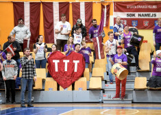 Latvijas sieviešu basketbola flagmanis "TTT Rīga" trešdien Rīgā Starptautiskās Basketbola federācijas (FIBA) Eirolīgas grupu turnīra priekšpēdējā spēlē labi aizvadīja pirmo puslaiku, taču piekāpās Latvijas valstsvienības bijušā galvenā trenera Georga Dikeulaka trenētajai Orenburgas "Nadežda".