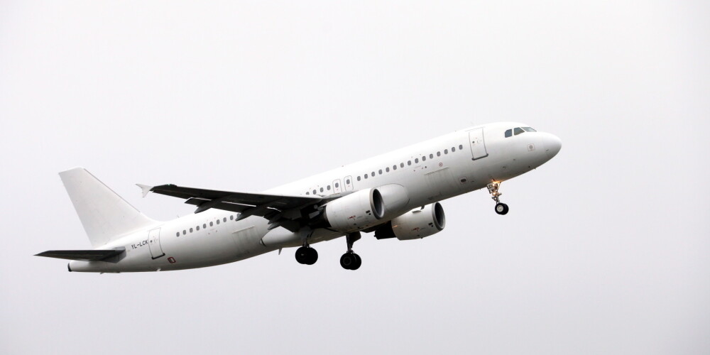 Самолет SmartLynx Airlines 